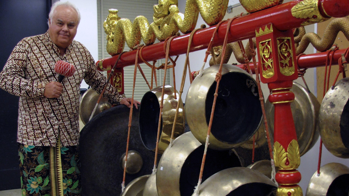 Danlee Mitchell with Gamelan, San Diego. Photo: Anita Mitchell